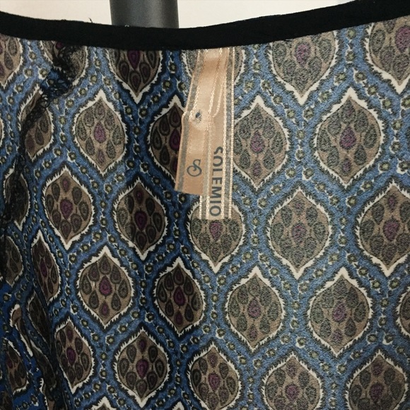 Boho Chic Flutter Sleeve Top Size Small - Picture 3 of 5